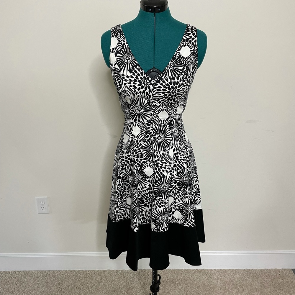 Nine West Sleeveless B/W Floral Print Flare Dress